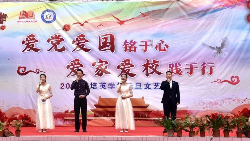 探索知识星球平台,深入了解《人世间》一张全家福,是如何暴露了周家10口人家庭地位的?